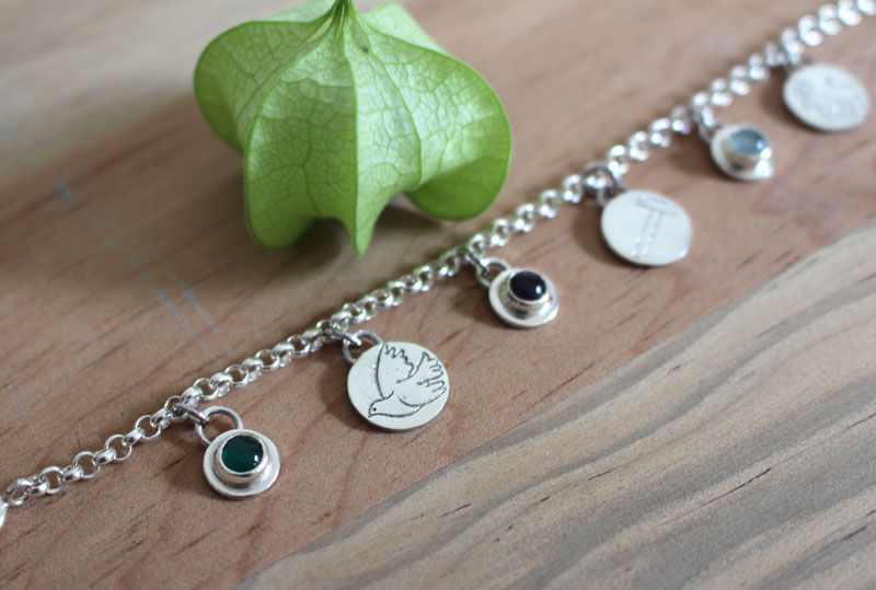 Tribu, bracelet famille en argent, améthyste, alexandrite, pierre de lune et onyx