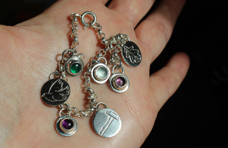 Tribu, bracelet famille en argent, améthyste, alexandrite, pierre de lune et onyx
