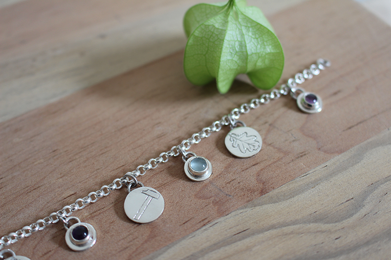 Tribu, bracelet famille en argent, améthyste, alexandrite, pierre de lune et onyx