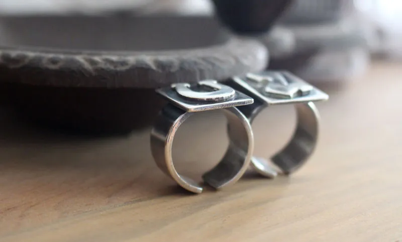 U2, bague logo de l’album Achtung Baby en argent
