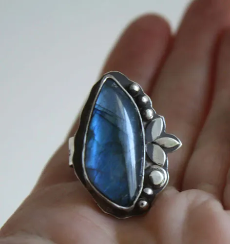 Une autre sérénade au clair de lune, bague musique nocturne en argent et labradorite
