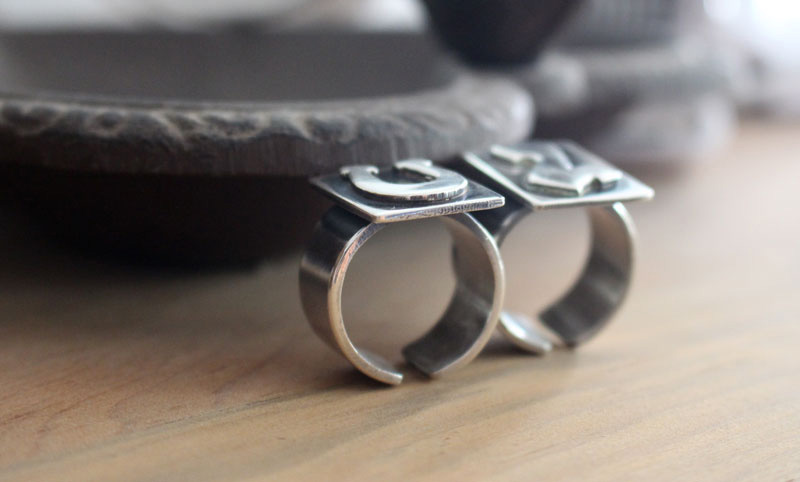 U2, bague logo de l’album Achtung Baby en argent