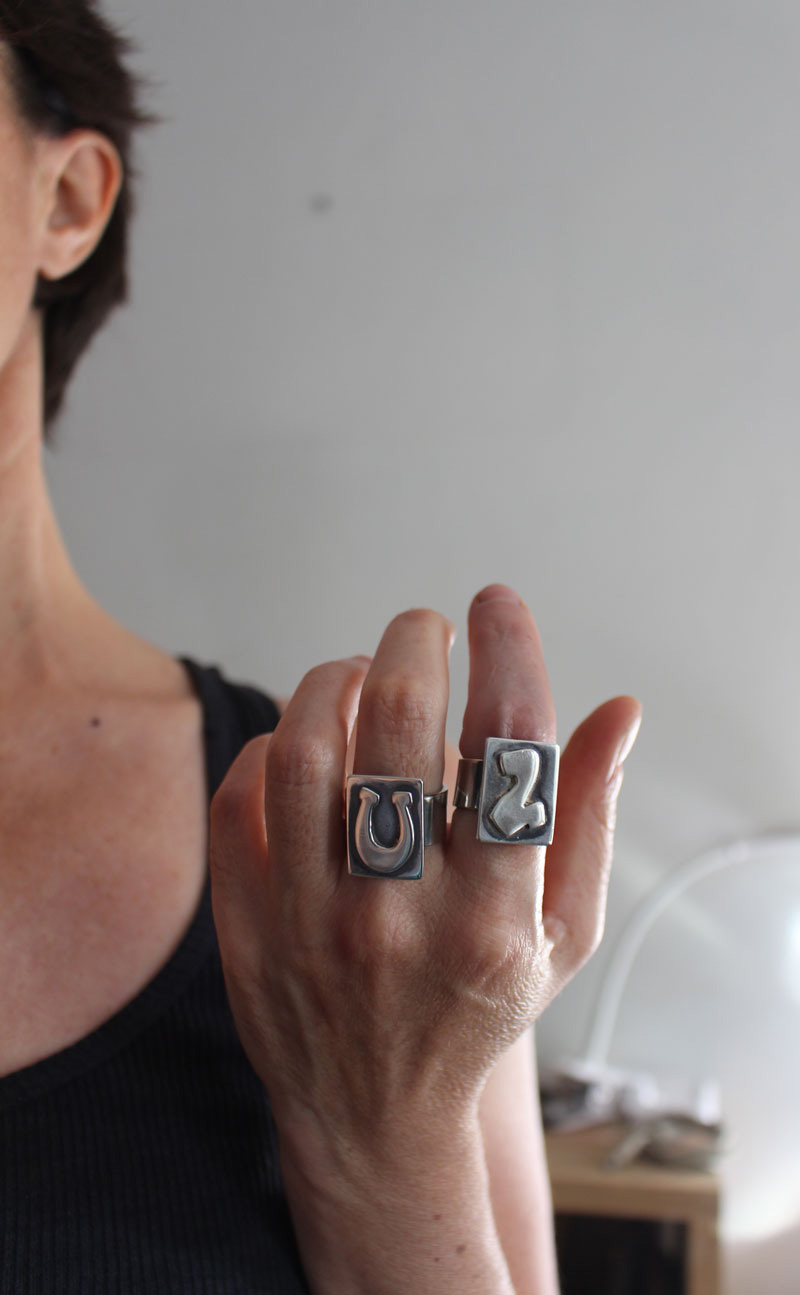 U2, bague logo de l’album Achtung Baby en argent