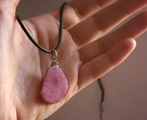 Veine de dragon, collier écailles en argent, agate veine de dragon et cordon cuir