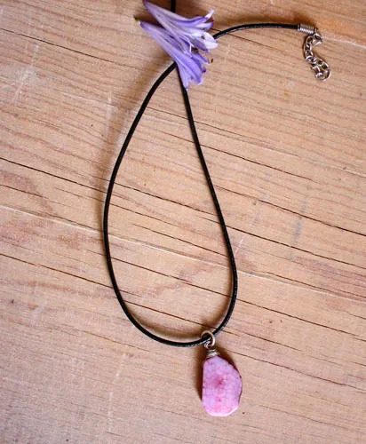 Veine de dragon, collier écailles en argent, agate veine de dragon et cordon cuir