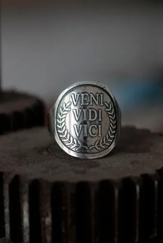 Veni Vidi Vici, bague citation latine de Jules César en argent