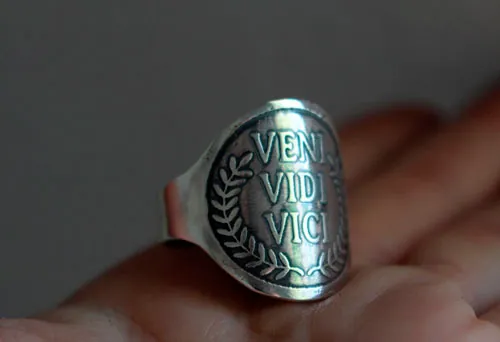 Veni Vidi Vici, bague citation latine de Jules César en argent