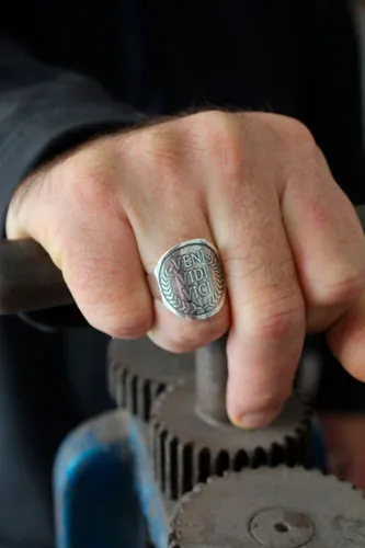 Veni Vidi Vici, bague citation latine de Jules César en argent