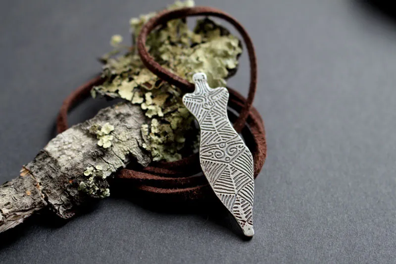 Vénus Cucuteni, collier déesse mère néolithique en argent