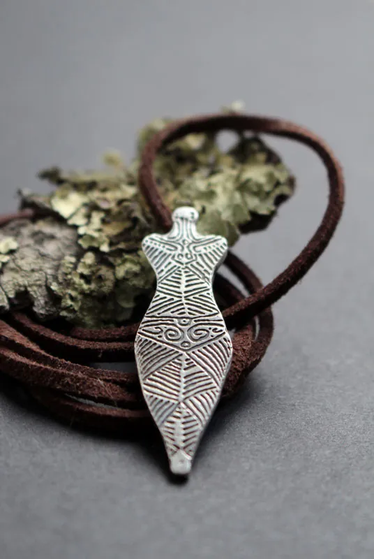 Vénus Cucuteni, collier déesse mère néolithique en argent