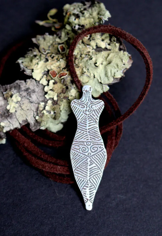 Vénus Cucuteni, collier déesse mère néolithique en argent