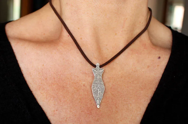 Vénus Cucuteni, collier déesse mère néolithique en argent