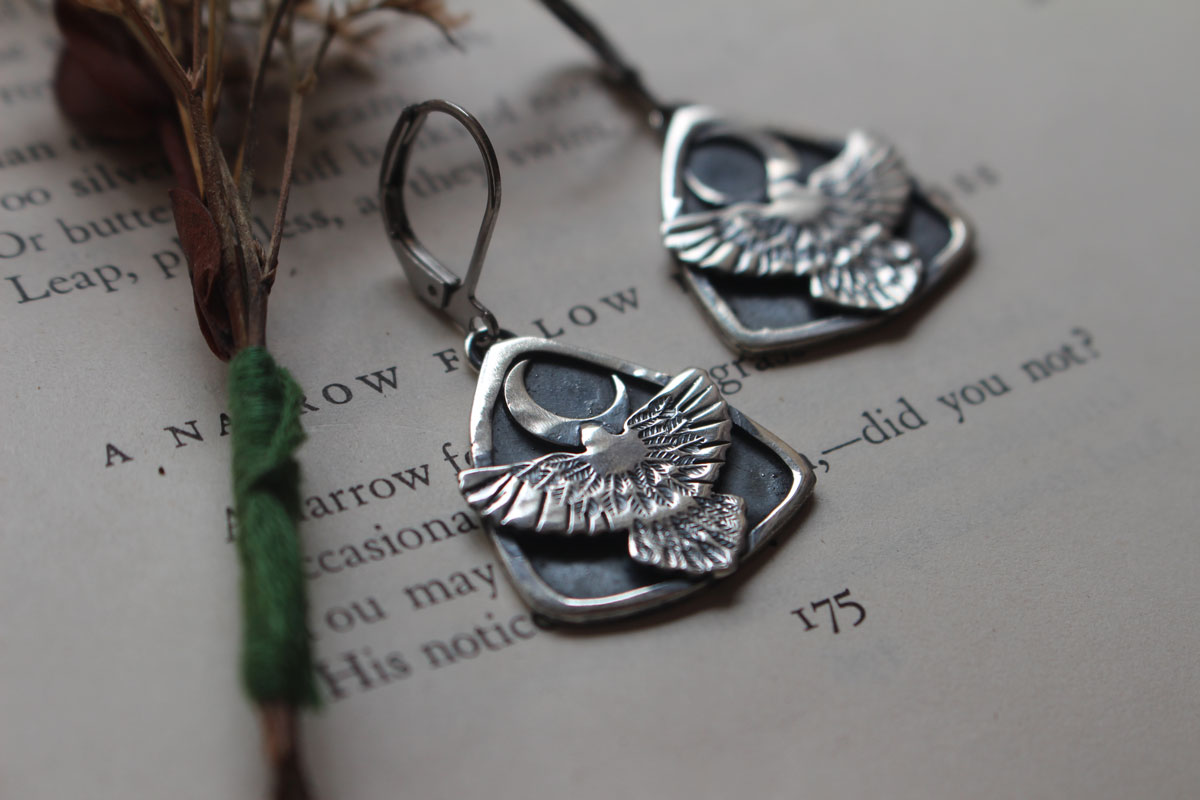 Vers la lune, boucles d’oreilles aigle nocturne amérindien en argent