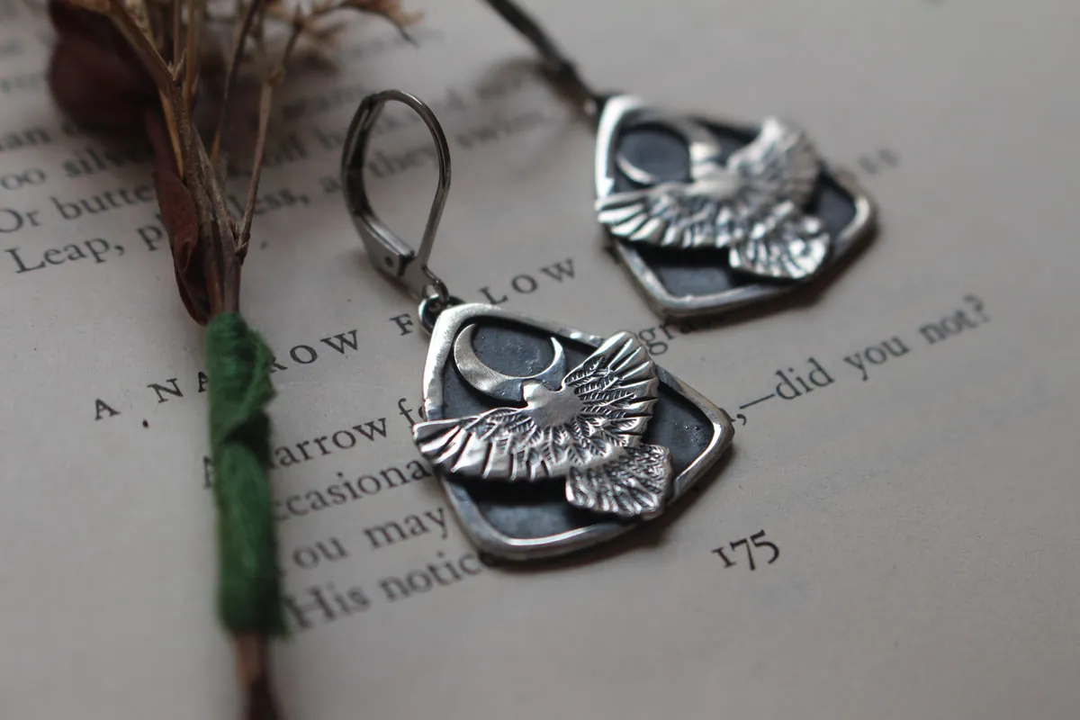 Vers la lune, boucles d’oreilles aigle nocturne amérindien en argent