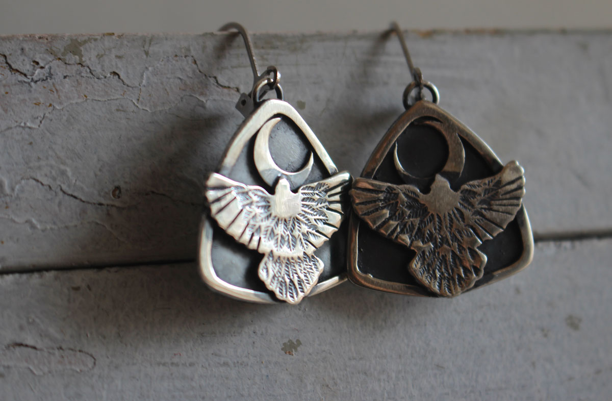 Vers la lune, boucles d’oreilles aigle nocturne amérindien en argent