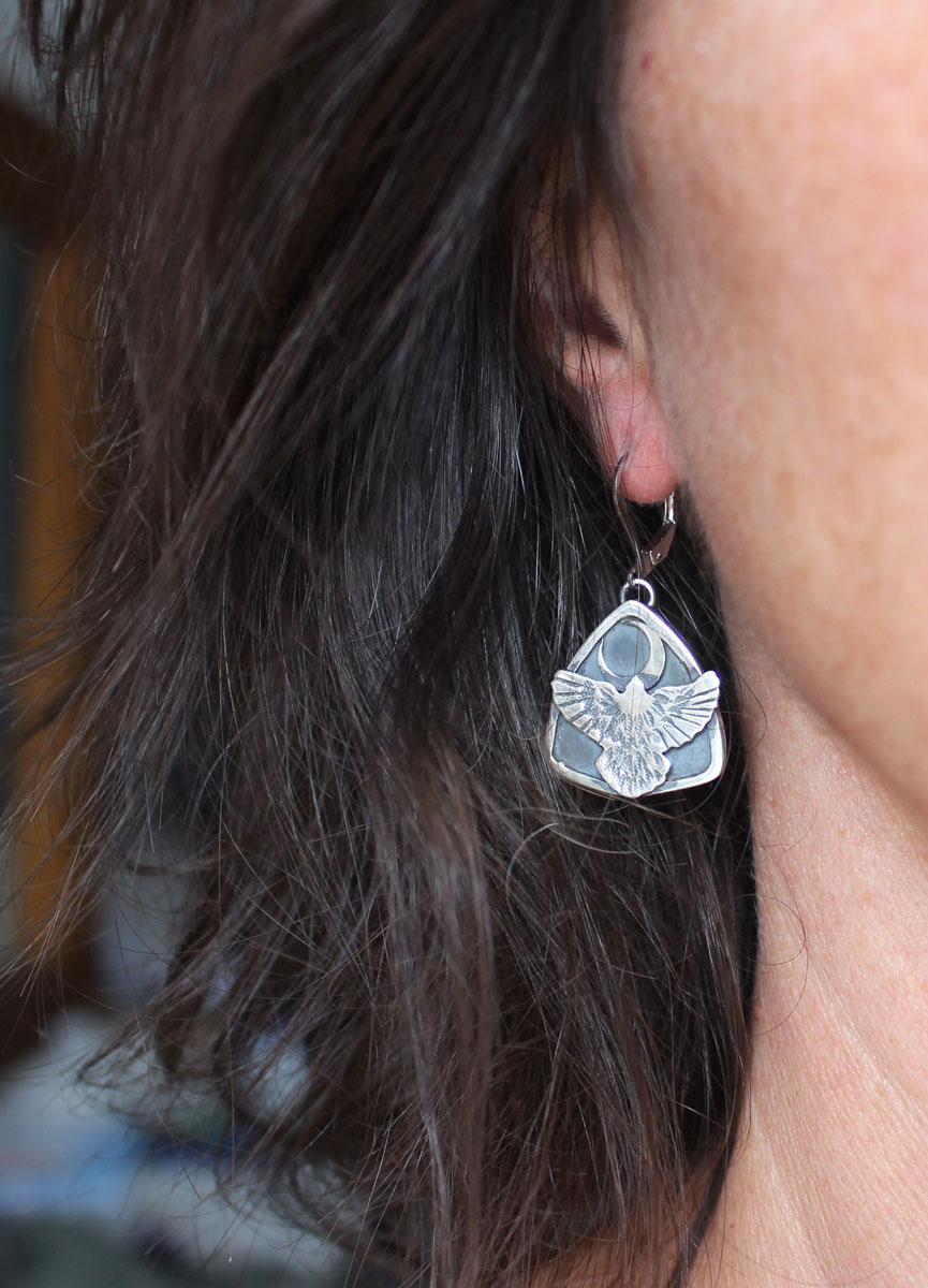 Vers la lune, boucles d’oreilles aigle nocturne amérindien en argent
