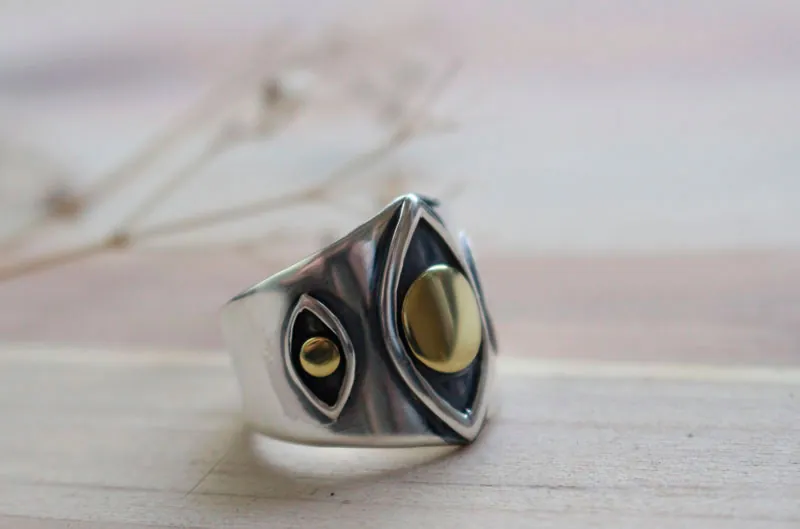 Vision, bague oeil en argent et laiton
