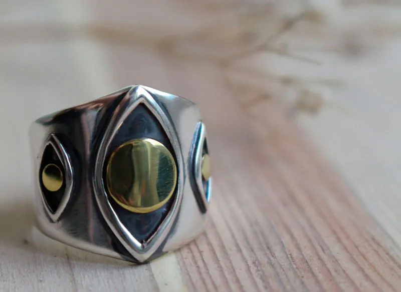 Vision, bague oeil en argent et laiton
