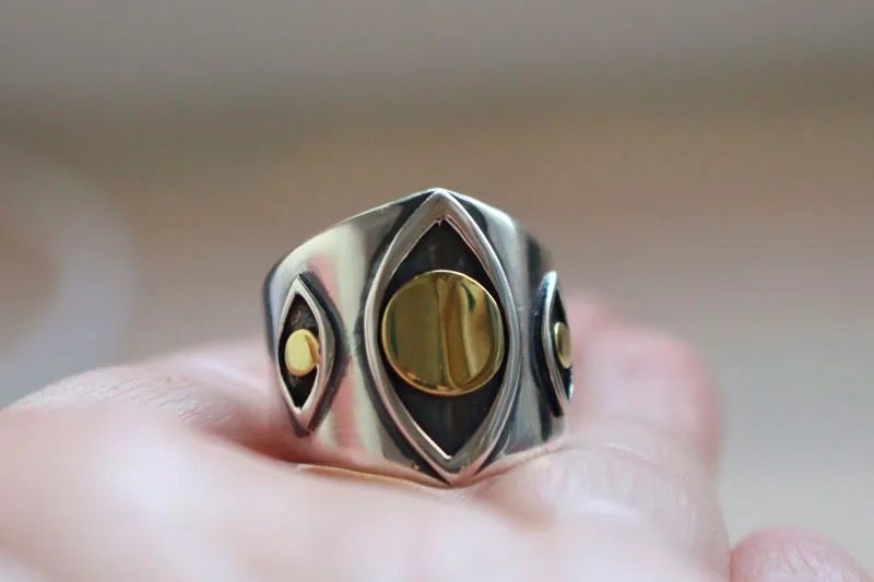 Vision, bague oeil en argent et laiton