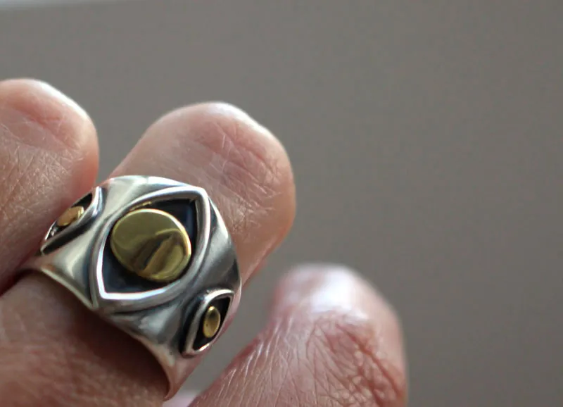Vision, bague oeil en argent et laiton