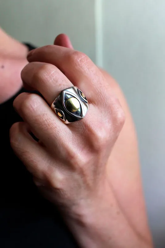 Vision, bague oeil en argent et laiton