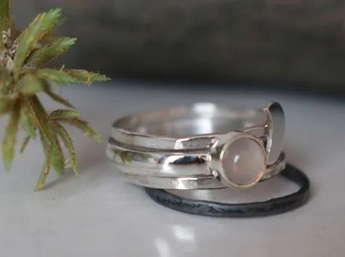 Voyage vers la lune, bague empilable en argent et pierre de lune