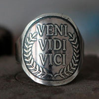 Veni, vidi, vici, bague citation latine de Jules César en argent