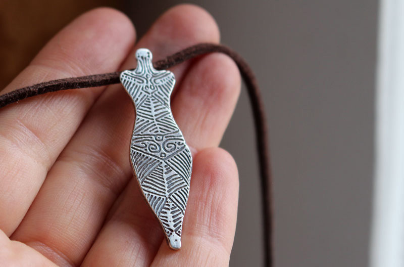 Vénus Cucuteni, pendentif déesse mère néolithique en argent