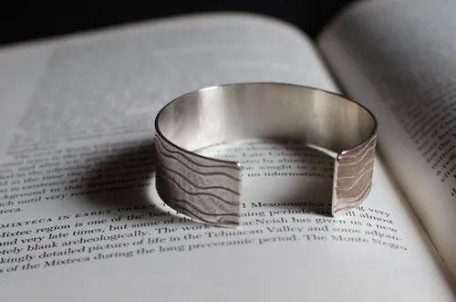 Xiuhmolpilli, bracelet aztèque du Mexique en argent