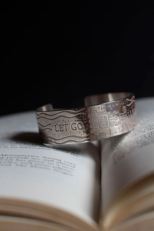 Xiuhmolpilli, bracelet Aztèque gravé en argent