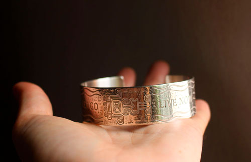 Xiuhmolpilli, bracelet Maya gravé en argent
