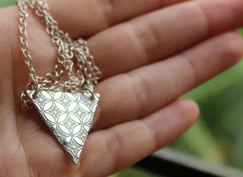 Yashiro, collier sanctuaire shippo japonais en argent