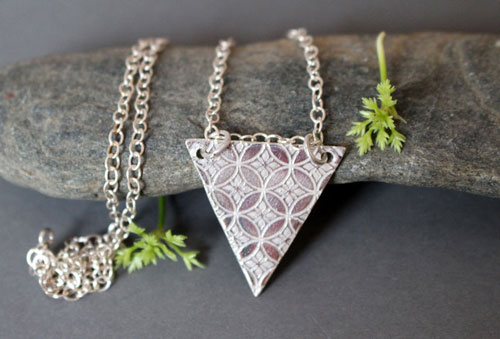 Yashiro, collier sanctuaire japonais triangle en argent