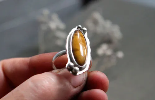 Zéphyrine, bague pierre au choix en argent avec onyx, œil de tigre, howlite, agate rouge ou agate verte