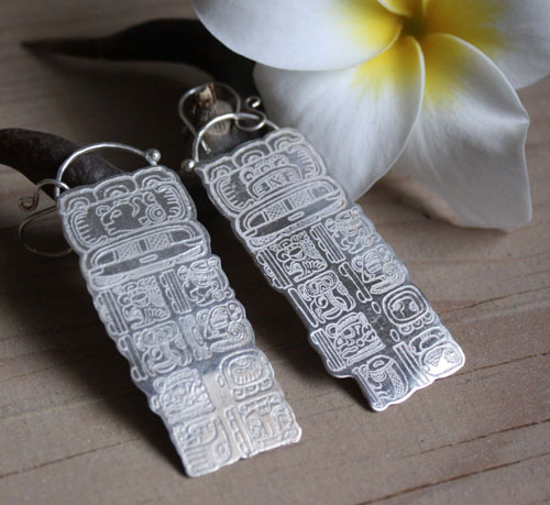 Compte long, boucles d&rsquo;oreilles du calendrier Maya en argent