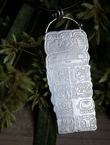 Compte long, pendentif en argent du calendrier Maya