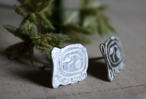 Tzolkin, boucles d’oreilles puces du calendrier Maya en argent