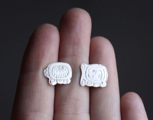 Tzolkin Tzolkin, boucles d’oreilles puces du calendrier Maya en argent en argent
