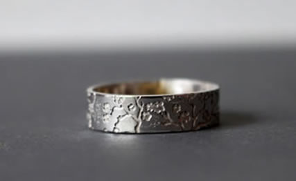 bague japonaise misao, gravée de branches de cerisier en fleurs