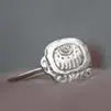Bague avec glyphe du Tzolkin du calendrier maya