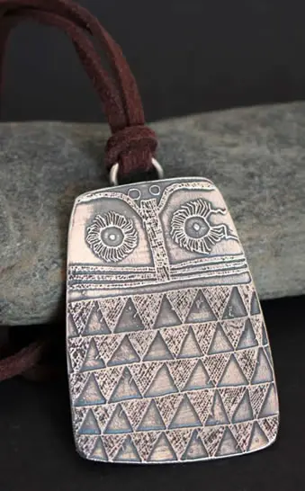 Pendentif Hibou néolithique originaire de l’âge du cuivre espagnol, messager de la connaissance lunaire et nocturne pour les celtes