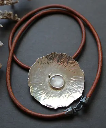 Pendentif nenuphar au clair de lune
