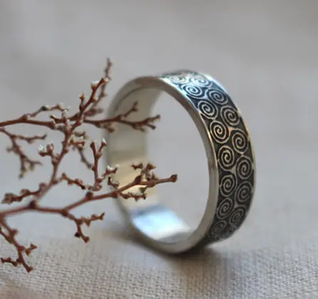 La bague Triskel inspirée du motif celte