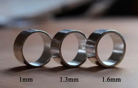 Choisissez votre épaisseur de bague, de 1 à 1,6 mm d'épaisseur.