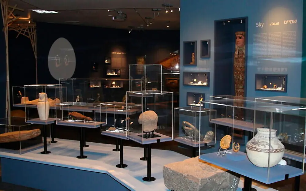 Vitrine de musée, une des sources d’inspiration pour nos bijoux.