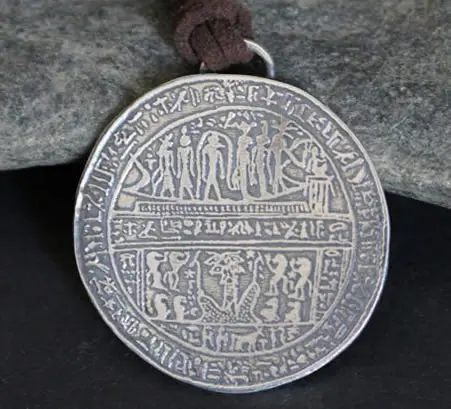 Collier Hypocéphale d’Harnetatf inspiré de l’objet mortuaire égyptien