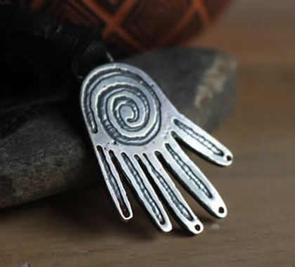 collier pouvoir créateur réalisé a partir d’un sceau olmèque
