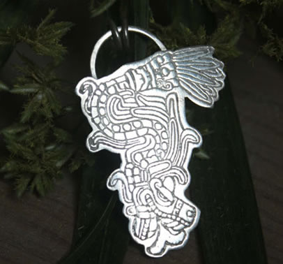Pendentif Serpent à plumes, le dieu Quetzalcoatl des aztèques