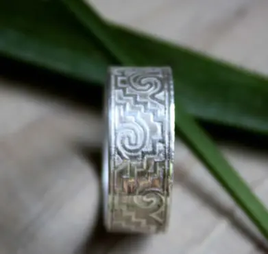 Bague mexicaine de la tombe 7 de Monte Alban
