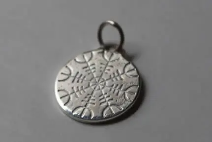 Collier rune d’islande avec le galdrastafir de Ægishjálmur
